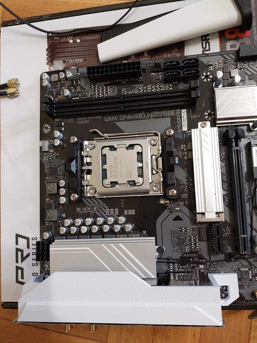 AMD Ryzen 5 7500F + Gigabyte B650M Gaming Wi-Fi rev.1.5