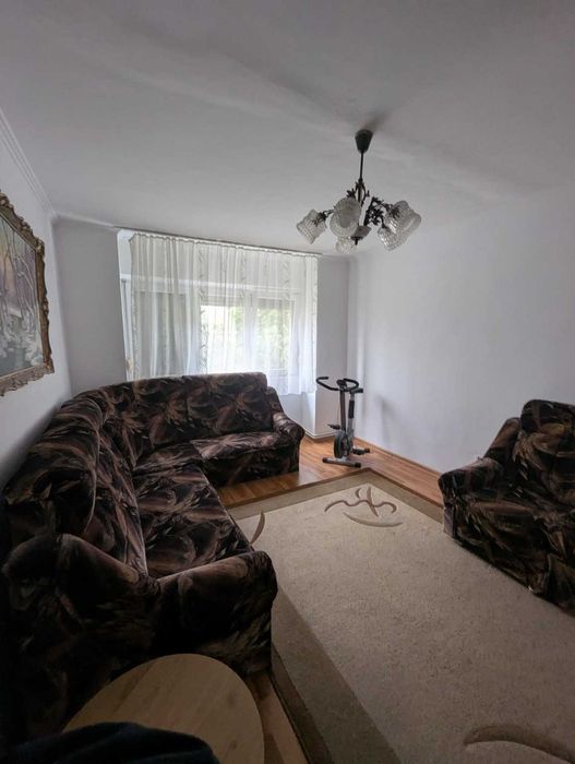 De închiriat – Apartament 3 camere, etaj 1