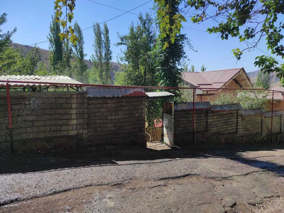«Строили для себя у подножия гор Янгиабад — продаём срочно!»