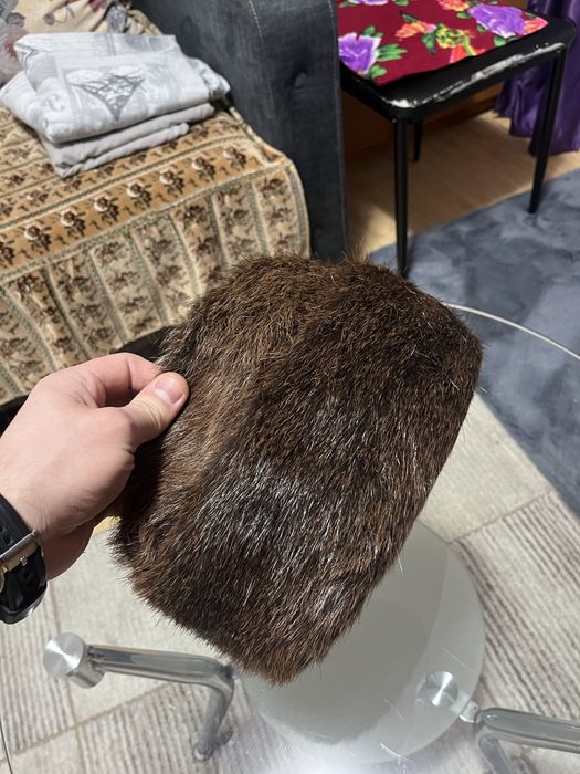 Vand caciula de nurca de barbati