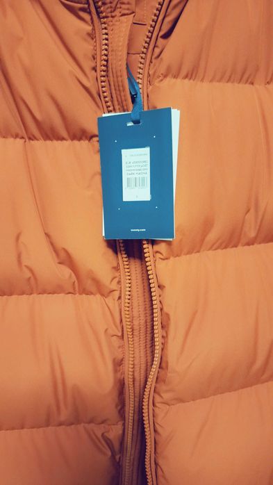 Vand geaca de iarna Tommy Hilfiger,nou nouta.