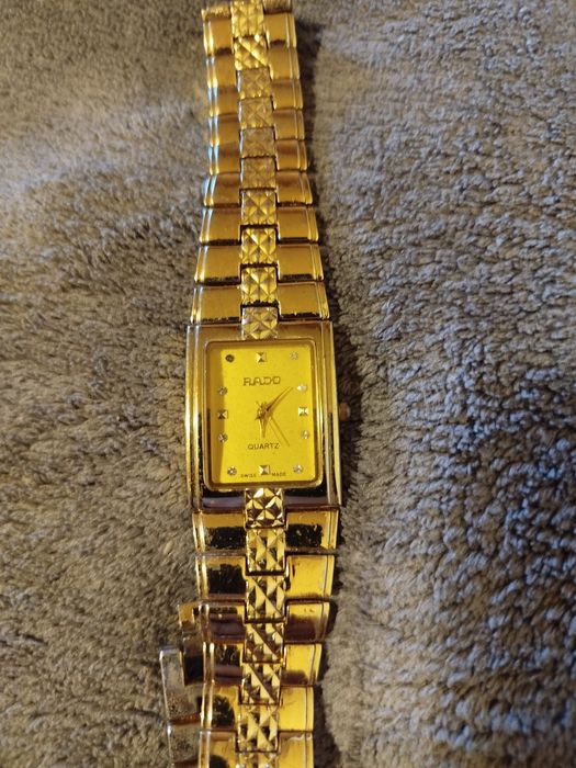 Кварцов часовник  RADO