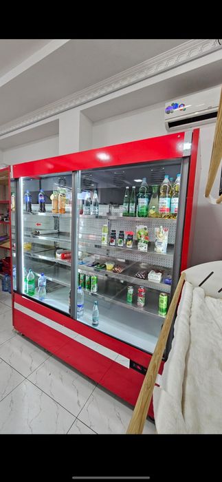 Продается витринный холодильник