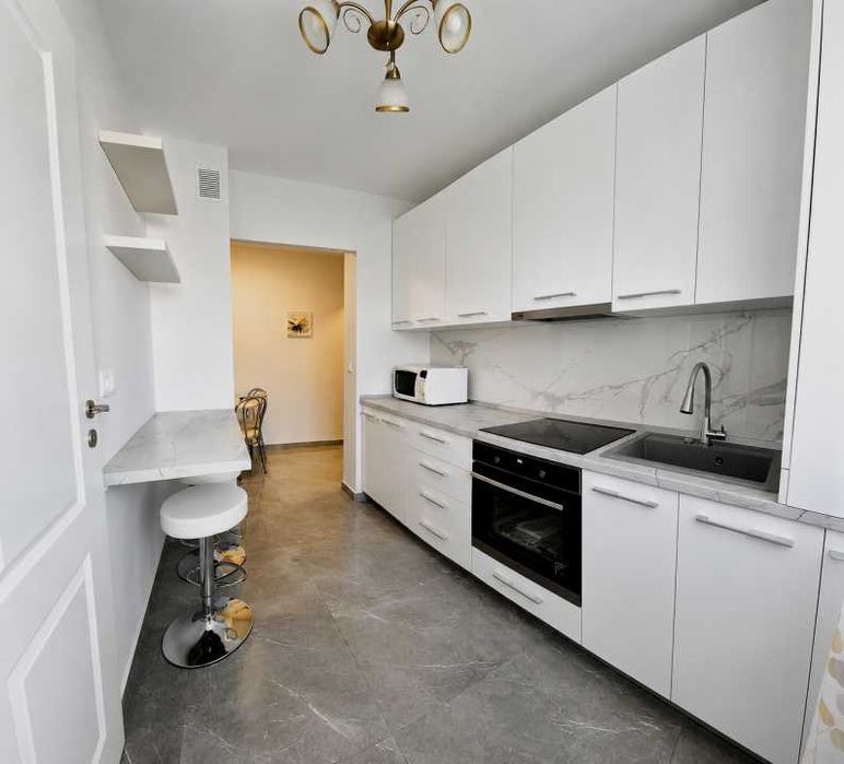 Inchiriez apartament cu 3 camere