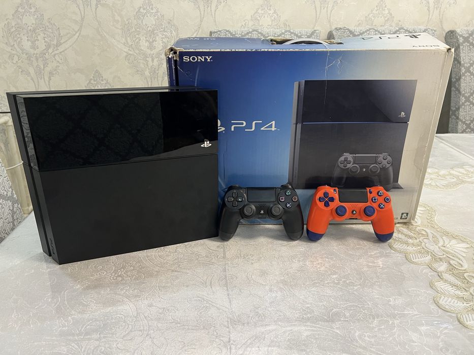 Продается PS4 Fat 500gb с 2 джойстиками