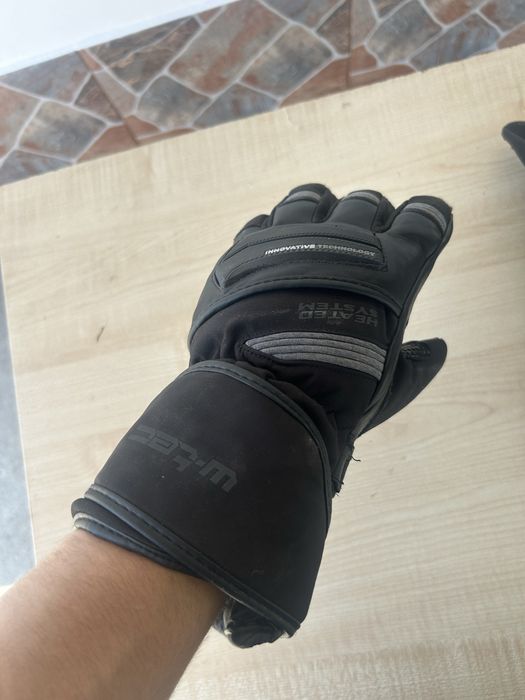 Manusi Moto incalzite inSPORTline HEATston