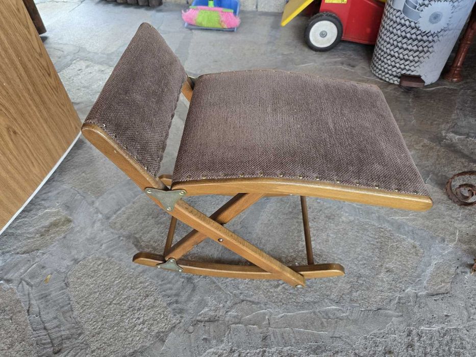 Антикварно столче за крака