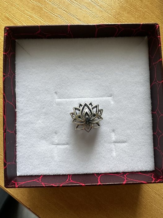 Сребърен талисман “Лотос” за гривна Пандора