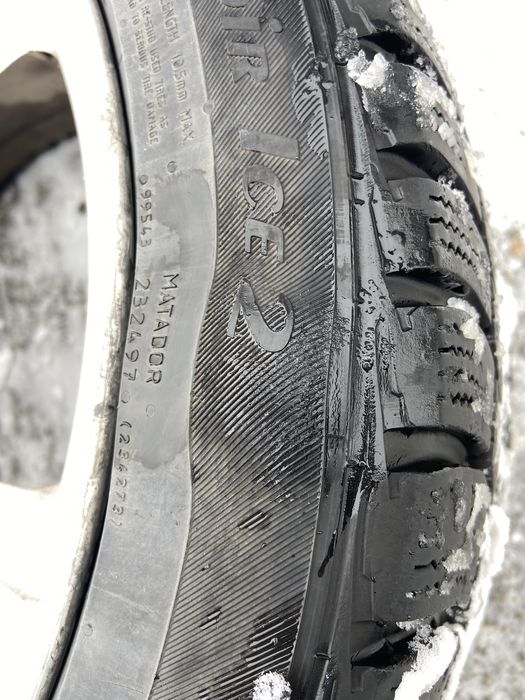 Продам пару шин шипы, 225/45/17