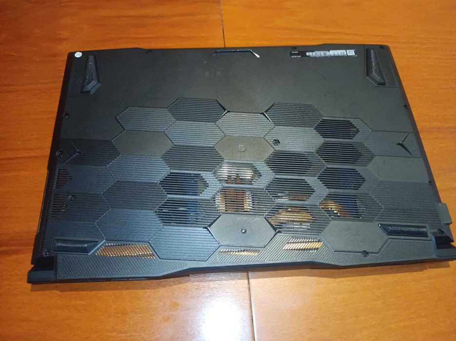Геймърски лаптоп MSI Katana GF76 17.3" (i5 / RTX 3050 / 8GB / 512GB)