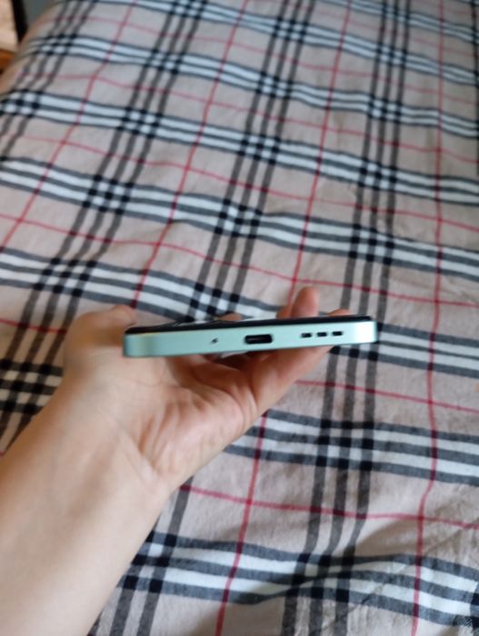 REDMI 13C xotirasi 6/128     yili 2024 dekabr