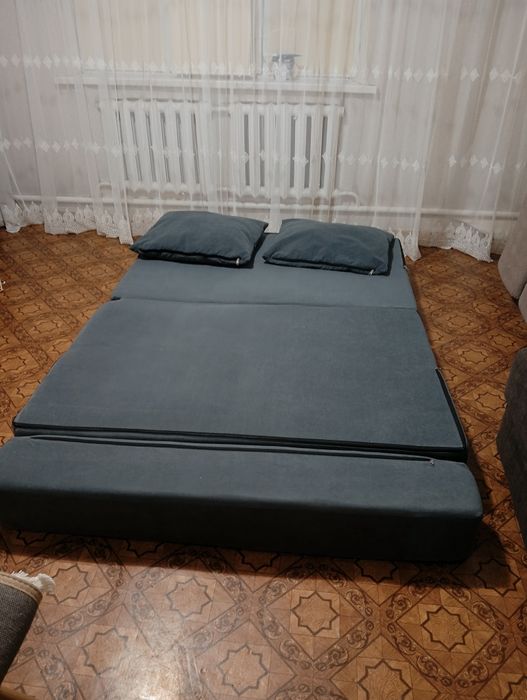 Безкаркасный двухспальный диван