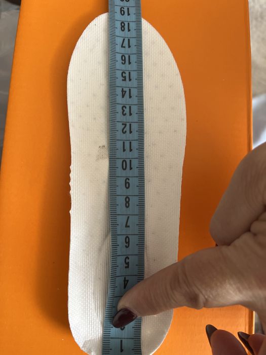 Белые кроссовки для девочки