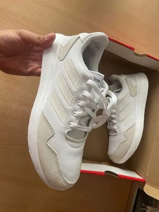 Vand adidasi adidas Archivo de barbati, noi cu eticheta si cutie