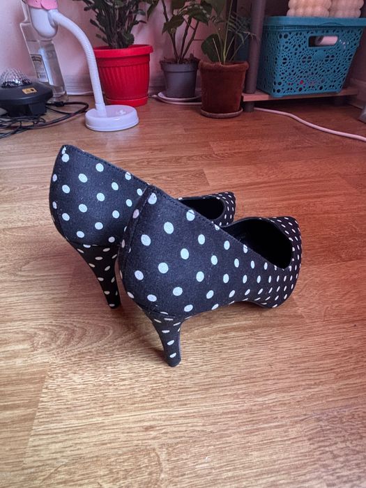 Черни Токчета на точки 38 номер