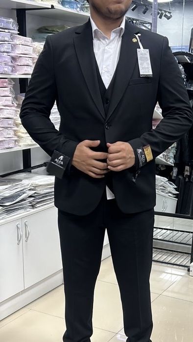 Продам костюм 3 ку 58 размер приталенный