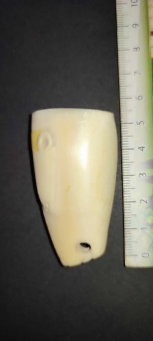 Изделие из кости моржа "Голова медведя"