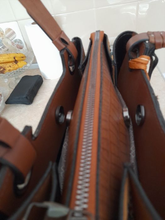 Продавам нови и използвани дамски чанти.
