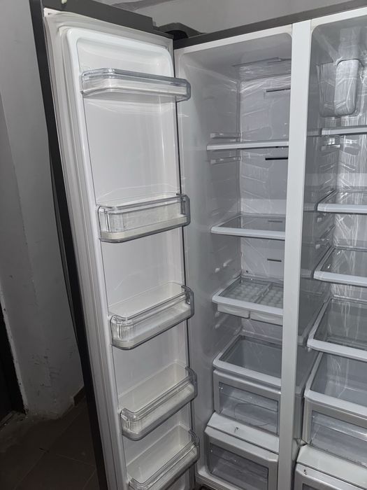 Холодильник Samsung