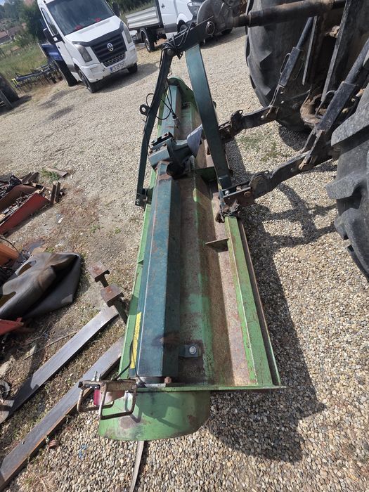 Tocatoare in tiranti la tractor resturi si păsune de 3m HMF 2004