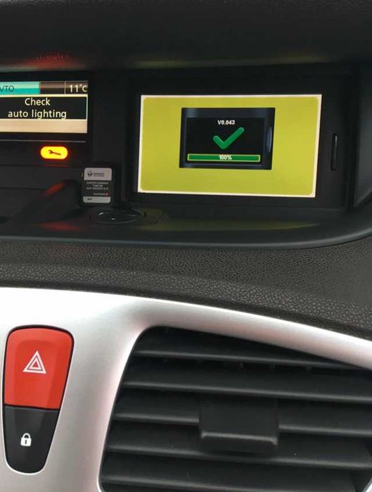 Carminat Renault TomTom live informee 2 R-LINK Navigation Communicat