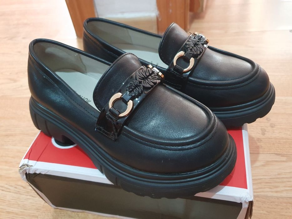 Школьные туфли для девочек