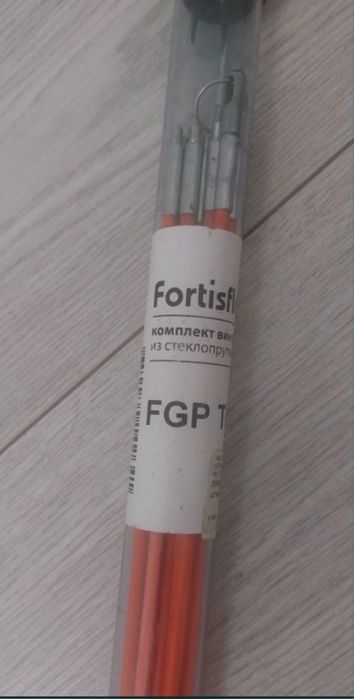 Инструмент для протяжки кабеля.