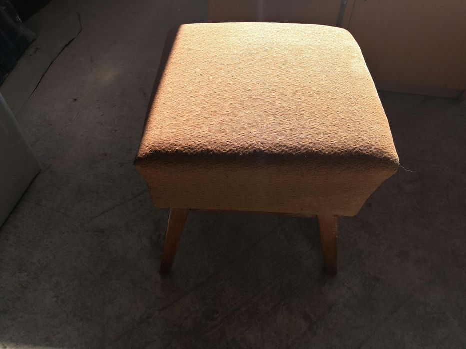 Продавам табуретки