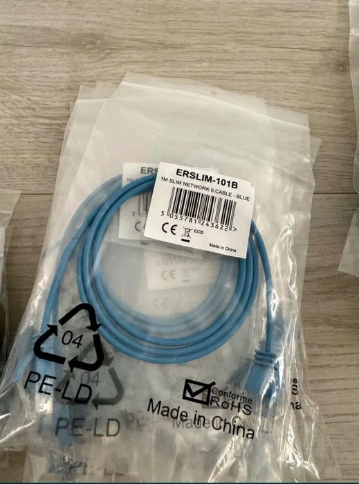 Cabluri de rețea noi, de diferite mărimi, disponibile la grămadă