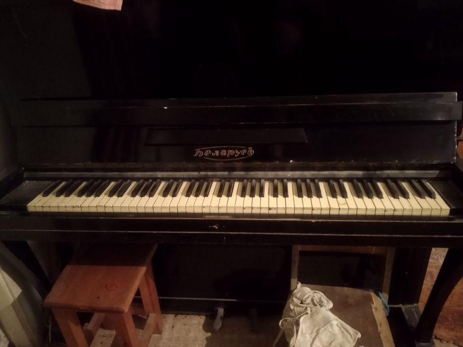 Пионино 8 Актава.19 век идеальном рабочем состояние с красного дерево.
