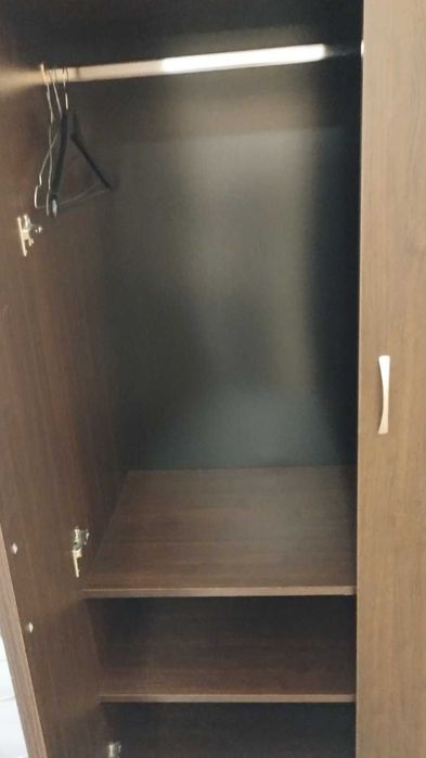 Маса с 4 стола,портманто,шкаф,спалня,дивани тройка,двойка,холна маса