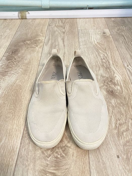Белые кеды Zara