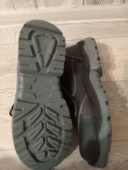 Продам рабочие ботинки