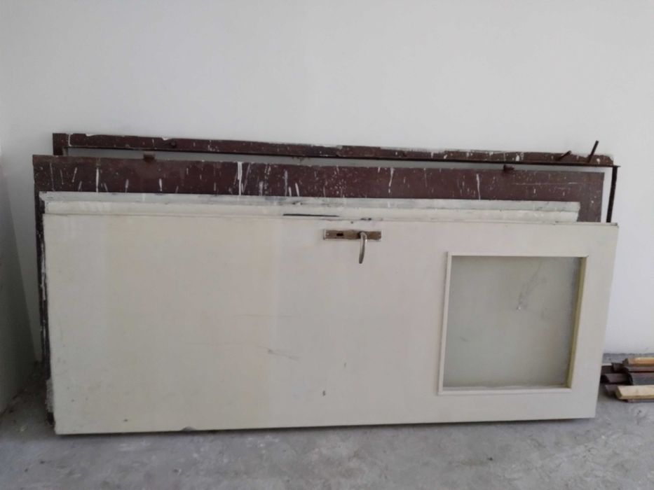 Желязна врата с каса