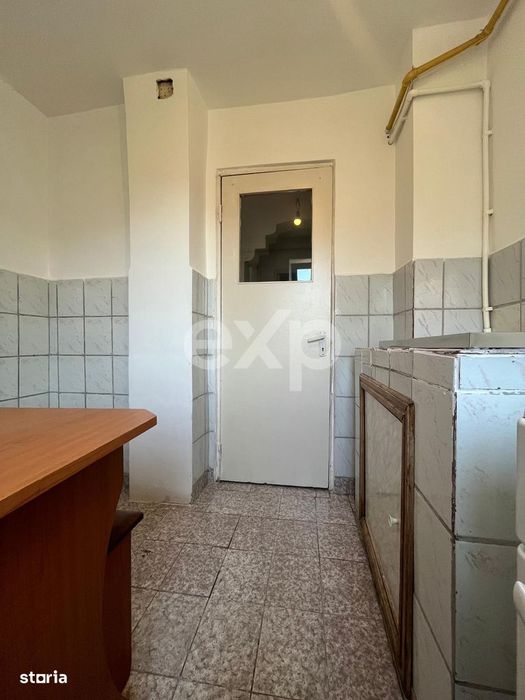 Vanzare 2 camere curat liber decomandat et 3 central Gaesti
