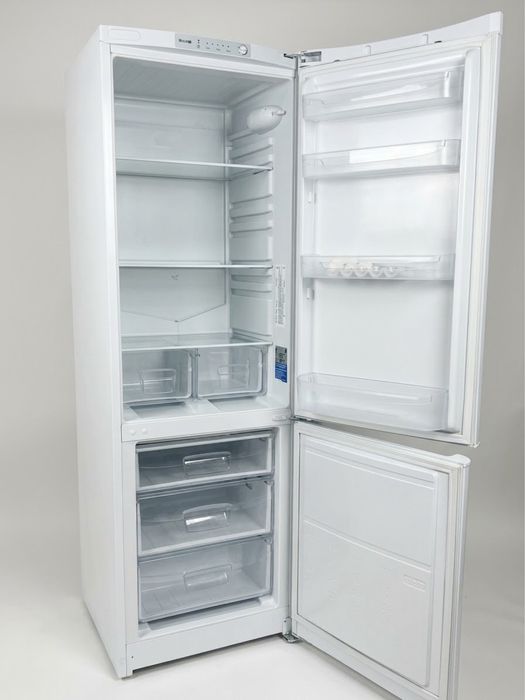 Продам двухкамерный холодильник