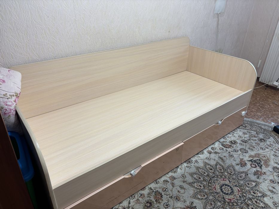 Продам кровать и диван