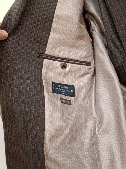 Мужской костюм продается