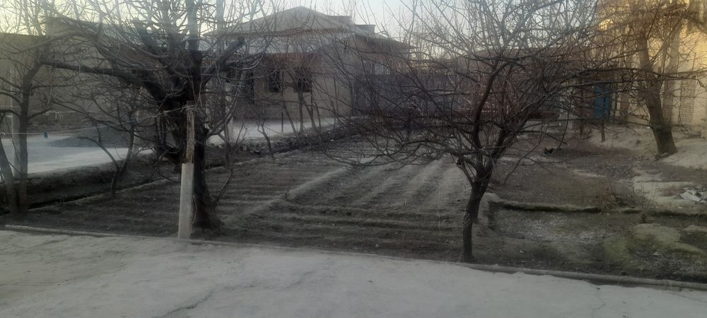 Kattan hovli sotiladi