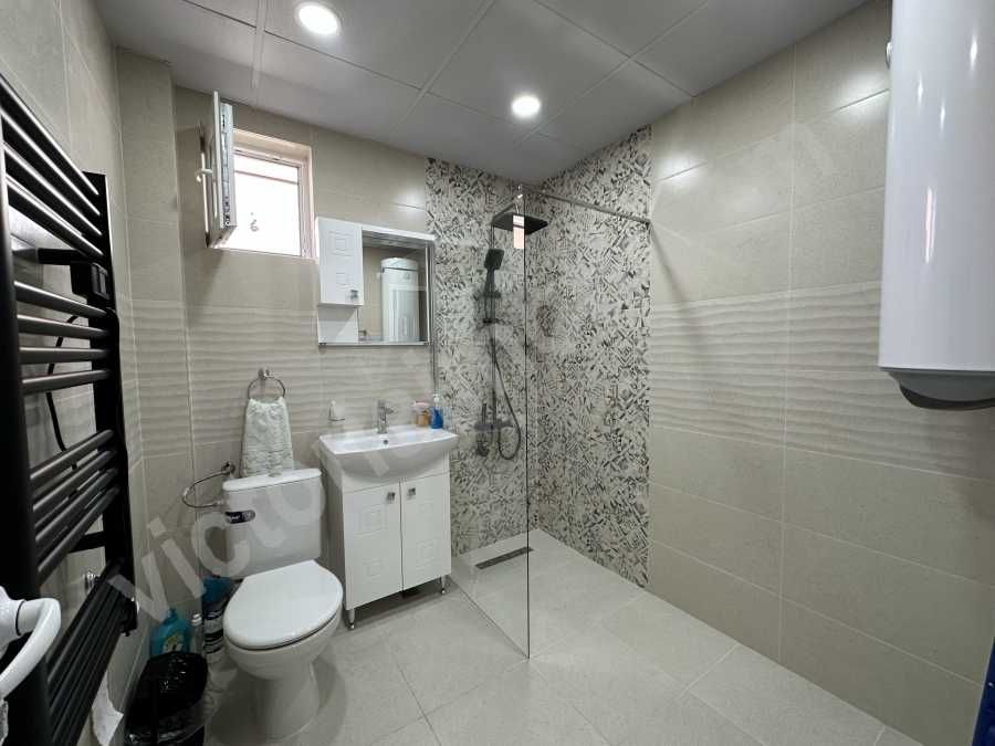 Продава се Къща в Горна Оряховица - 316 кв.м за 1314 €/кв.м - Снимка #8