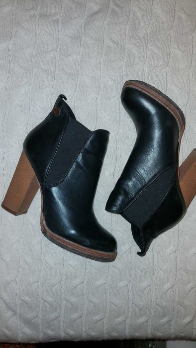 Продам женские сапоги