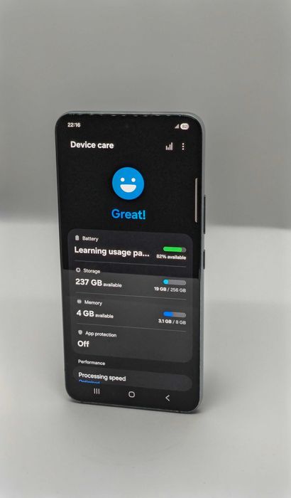 Samsung Galaxy S22 256GB – чист екран, с добра батерия