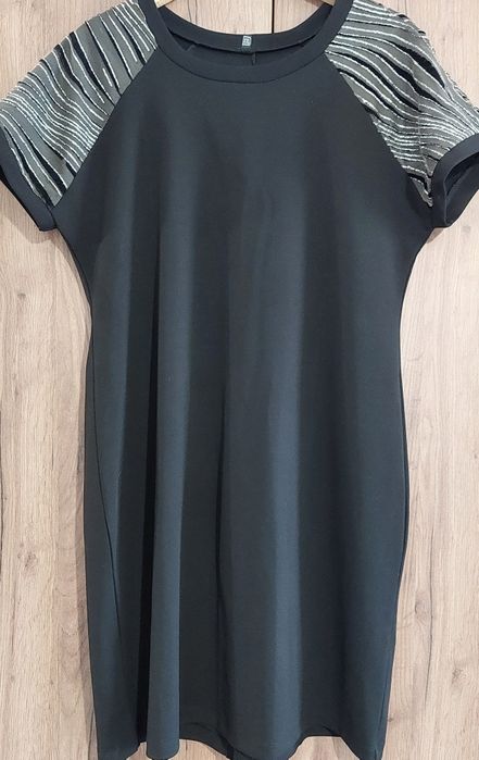 Черна дамска рокля