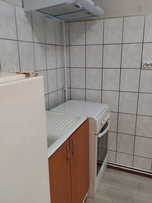 Închiriez garsonieră