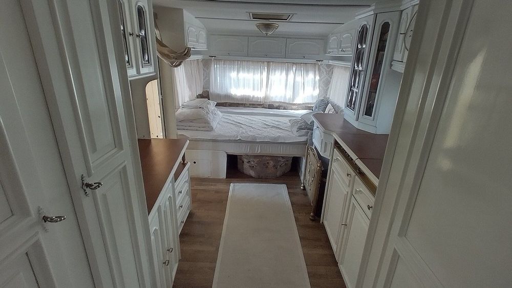 Каравана Баронеса в къмпинг Гардения