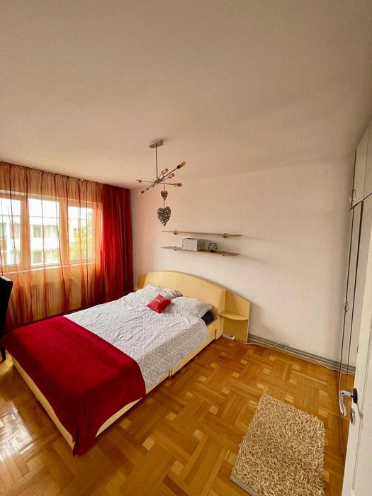 Vand apartament 4 camere zona mag. Nora, Manastur