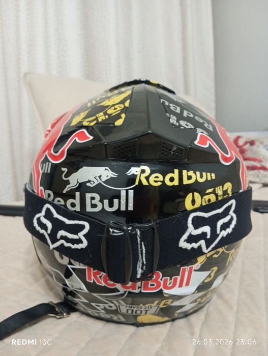 Продам шлем RED BULL