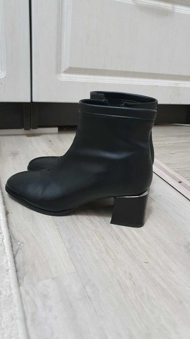 Продам ботинки классические демисезонные