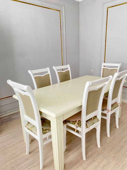 Стол со стульями