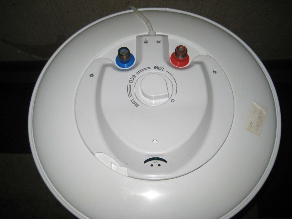 Водонагреватель Royal накопительный  50лт почти новым состоянии!